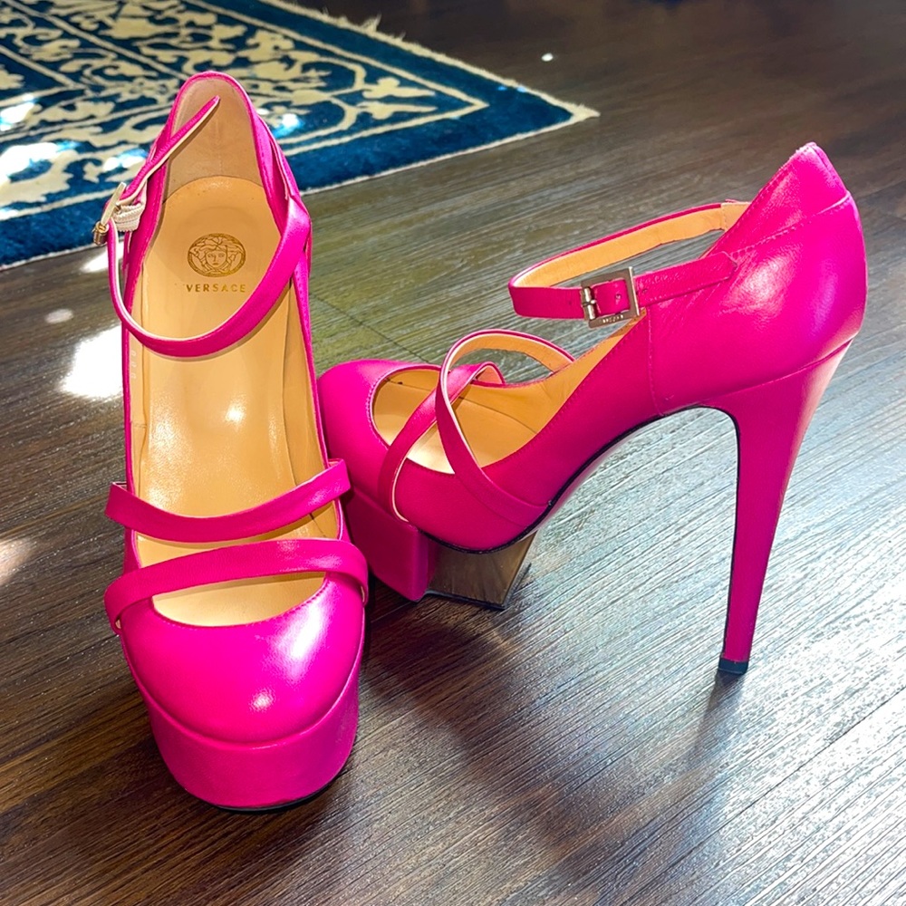 GORGEOUS HOT PINK Versace heels!!